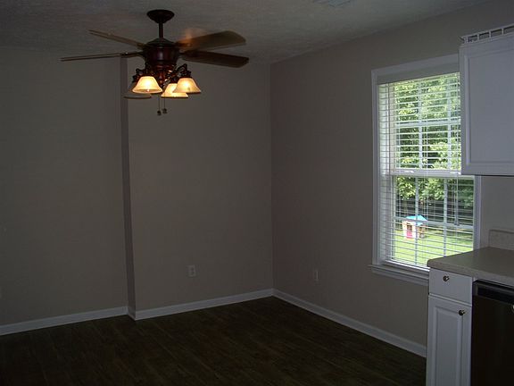5th image of 71 Stanford Dr