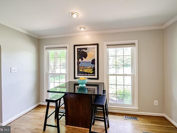 3rd image of 8607 Sinon St