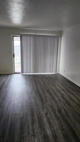 2 bed, $900 — Photo 2