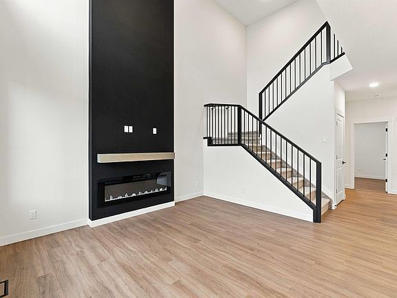 5th image of 5852 Raven Cres NW