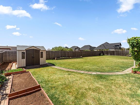 4th image of 5325 Waterford Dr