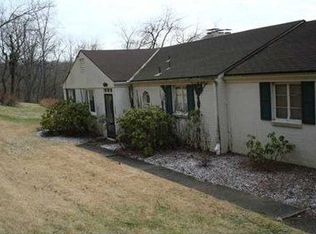 30 Woodland Farms Rd, Pittsburgh, PA 15238