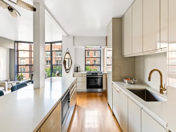 37 West 12th Street image 5 of 16