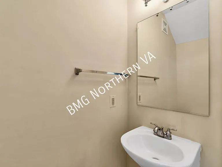 801 Greenbrier St #422 — Photo 23