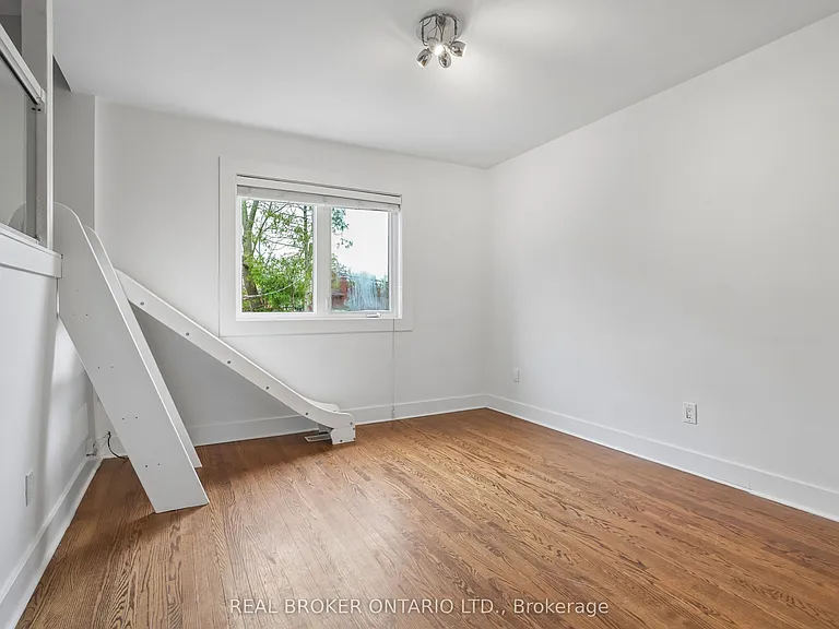 77 Norgrove Cres — Photo 14
