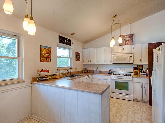 4th image of 4928 Governorwood Dr