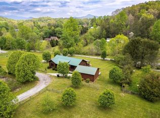 272 Brookview Ln, Whittier, NC 28789