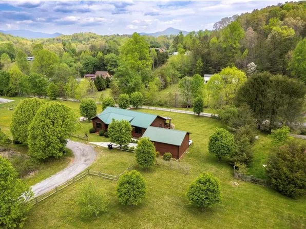 272 Brookview Ln, Whittier, NC 28789