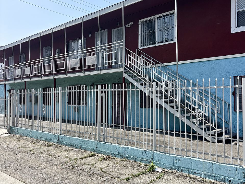 1st image of 113 W Century Blvd