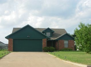 227 Cherokee St, Geronimo, OK 73543