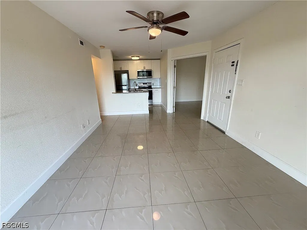 2929 Winkler Ave — Photo 1
