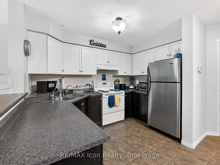 537 Beaver Creek Cres — Photo 13