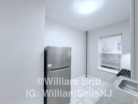 4th image of 328 61st St #B2