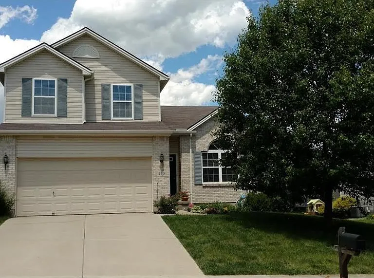 455 Thompson Dr — Photo 1