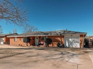 923 N Krest Dr, Weatherford, OK 73096