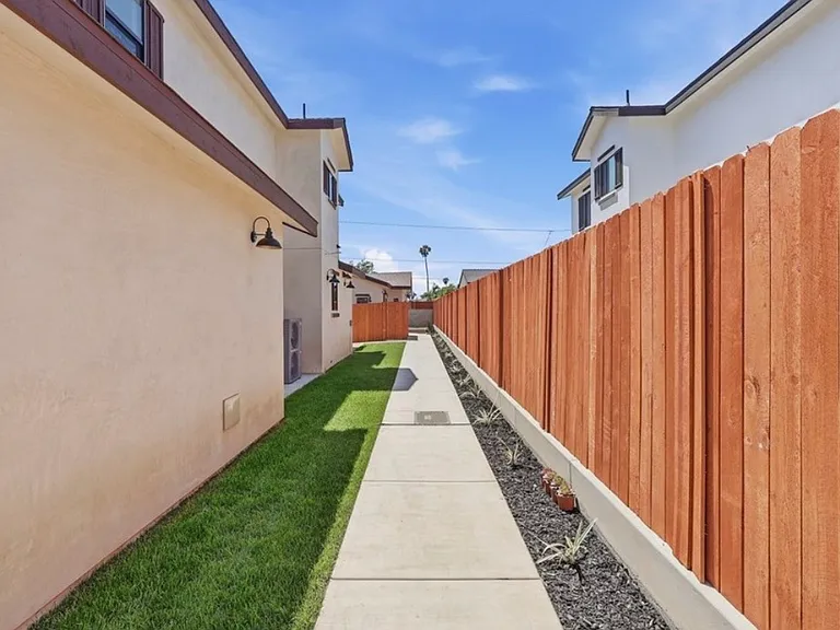4421 Phelan Ave #B — Photo 2