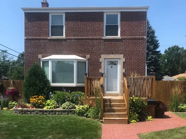 10060 S Trumbull Ave, Evergreen Park, IL 60805