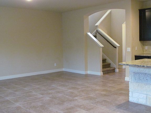 4th image of 605 Community Dr