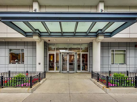 2nd image of 1629 S Prairie Ave #1801