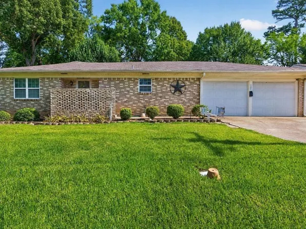 1403 W Pinecrest Dr, Marshall, TX 75670