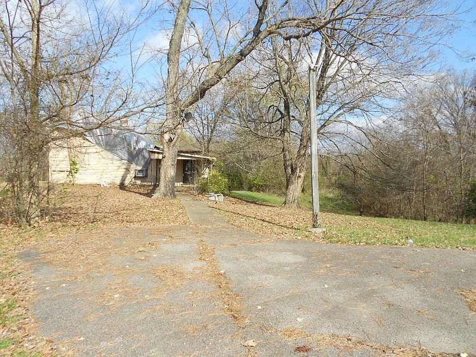 2nd image of 305 Hesler Ln