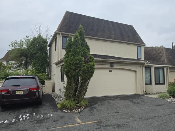108 Gate House Ln, Edison, NJ 08820