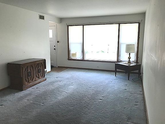 4th image of 7517 W Strong St