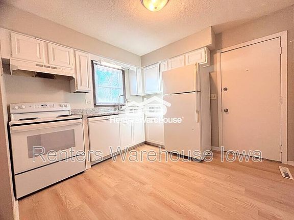 2nd image of 922 E Railroad Ave