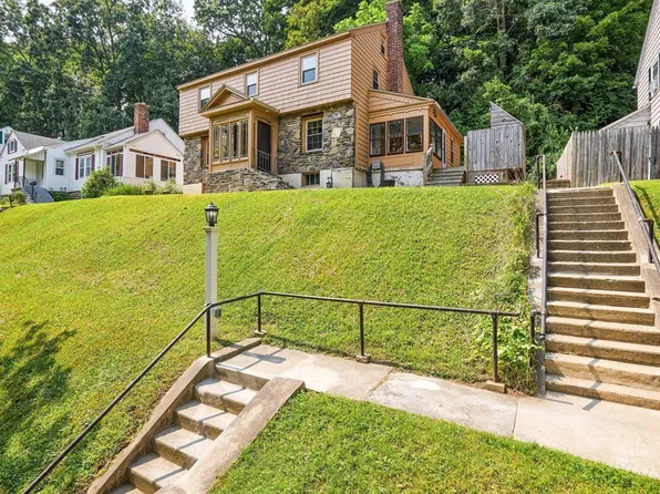 30 Saint Elmo Rd, Worcester, MA 01602