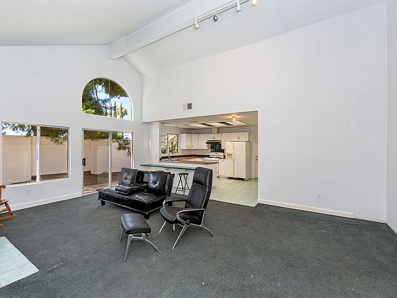 3rd image of 26252 Friendly Valley Pkwy