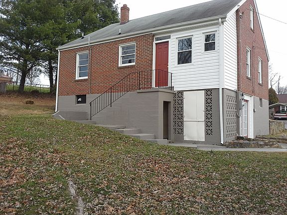 3rd image of 1510 Gilford Ave NW