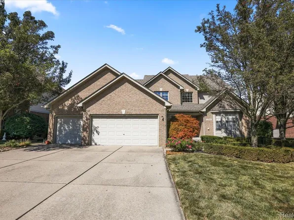 15085 Kara Ln, Sterling Heights, MI 48312
