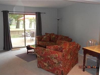 5th image of 504 W Foxtrail Cres