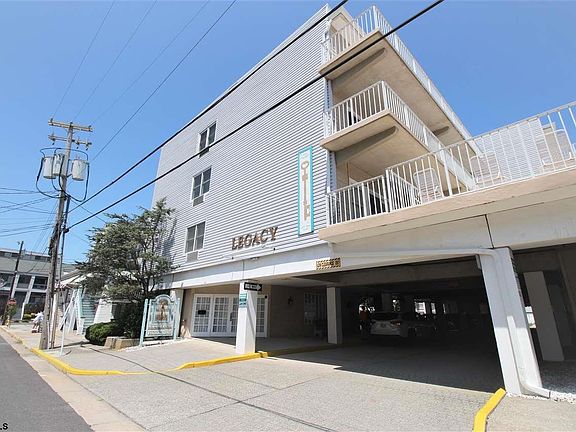 2nd image of 715 Plymouth Pl #203
