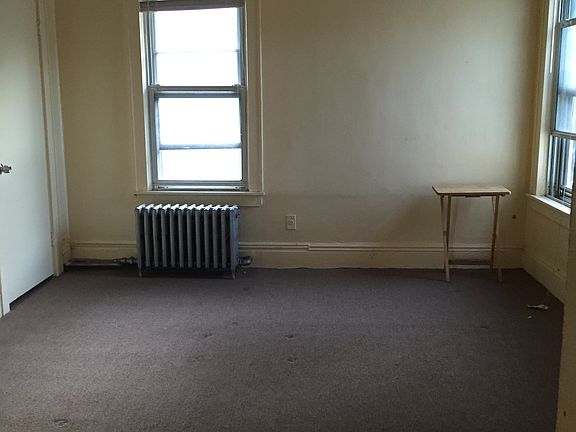 4th image of 10819 95th Ave