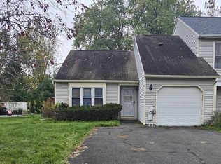 45 Carriage Rd, Clifton Park, NY 12065