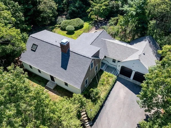 86 Plymouth St, Carver, MA 02330