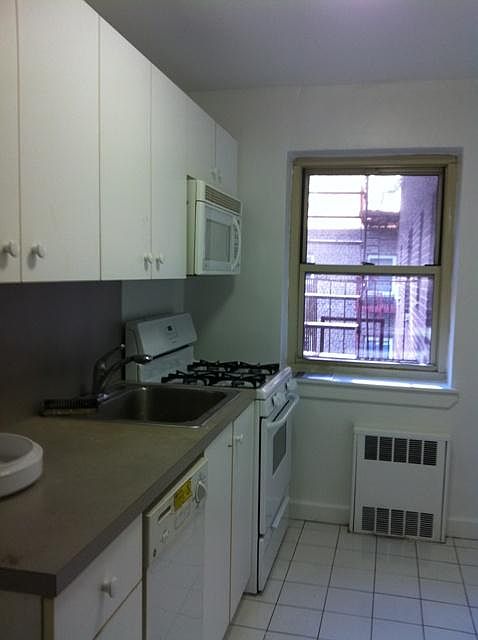 1st image of 13524 Hoover Ave APT 3d
