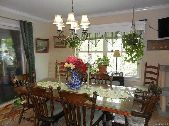 5th image of 844 S Lake Blvd