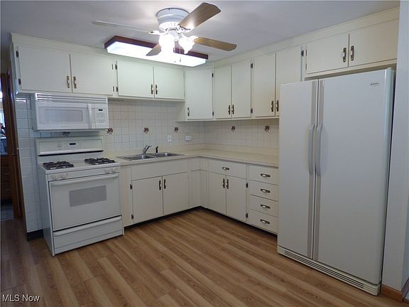 3rd image of 8002 Cherry Hill Dr NE