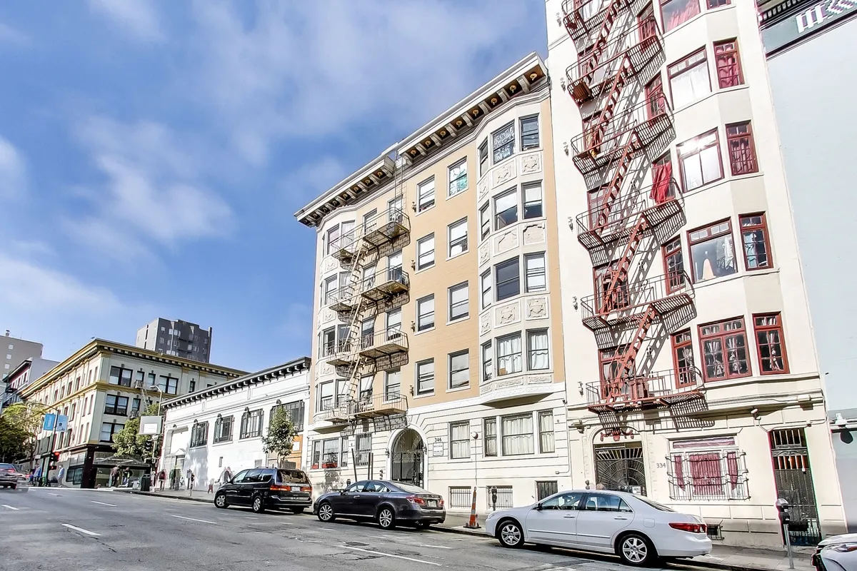 Side exterior view of the apartment building at 346 Leavenworth St, San Francisco, CA 94102, USA - 346 Leavenworth Street