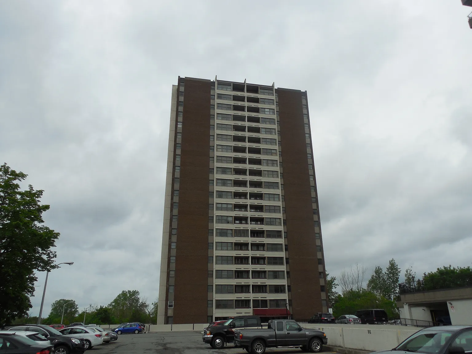 Plaza Towers, Ottawa — Photo 2