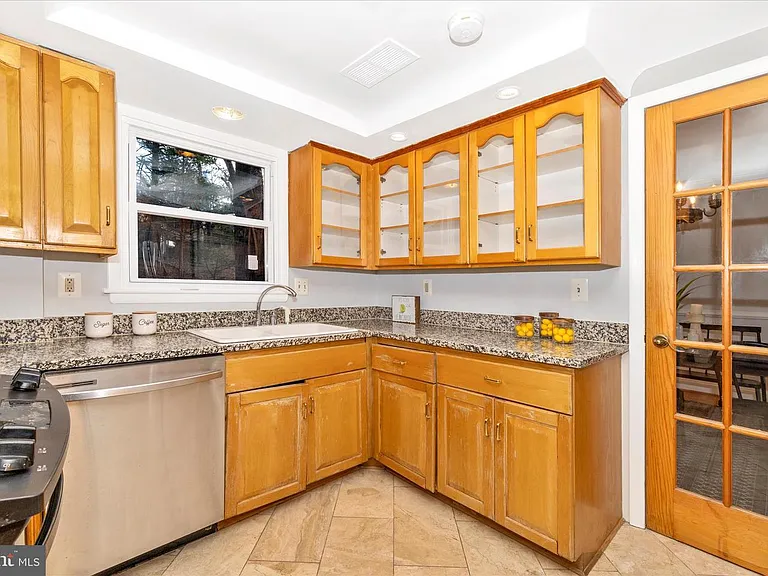 674 College Pkwy — Photo 15