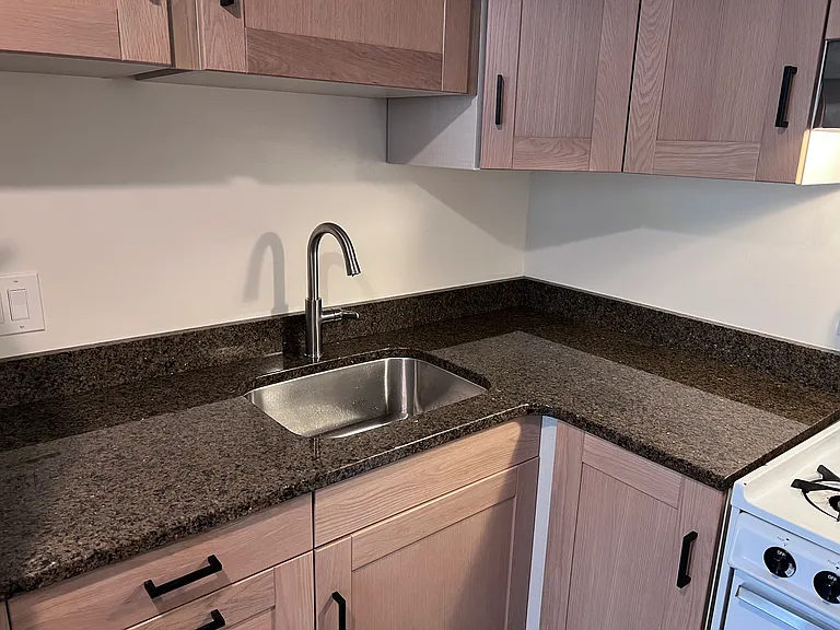 Kitchen - granite counters, white oak cabinets (real wood)