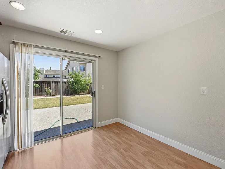 3808 Alder Ave — Photo 13