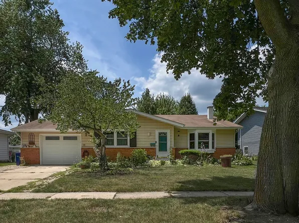 257 Fairview Dr, St Charles, IL 60174