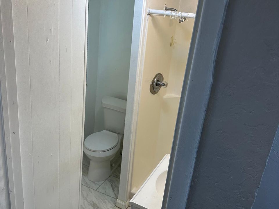 1st image of 218 SW 33rd St #2