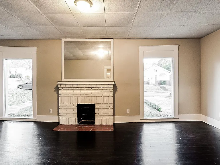 438476_018_living_room_13469755.jpg