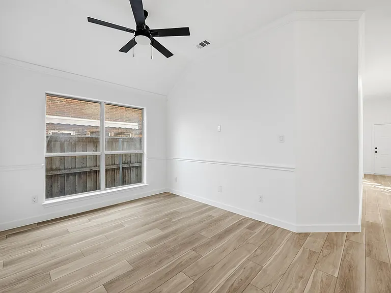 2216 Paige Ct — Photo 36