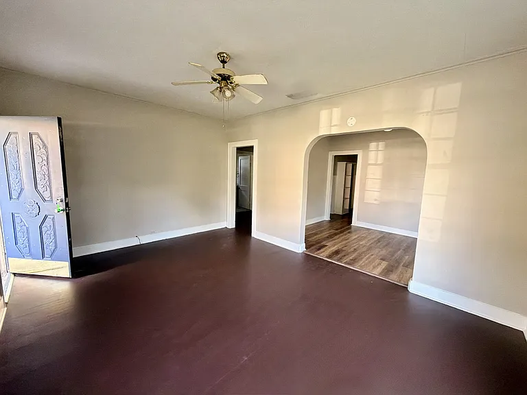 2307 Pine St — Photo 3